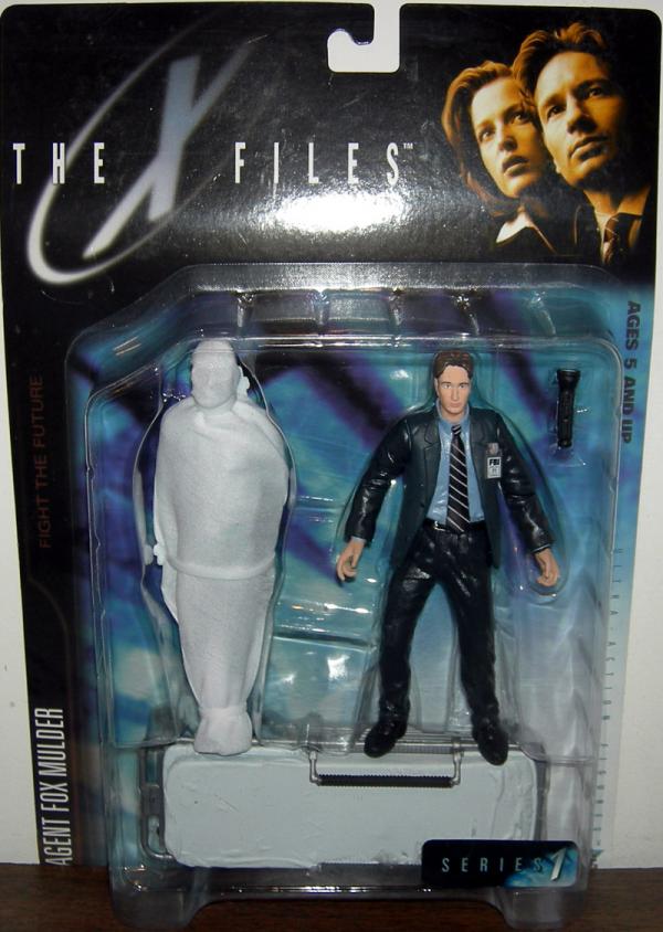 Agent Fox Mulder (with victim in body bag and gurney)